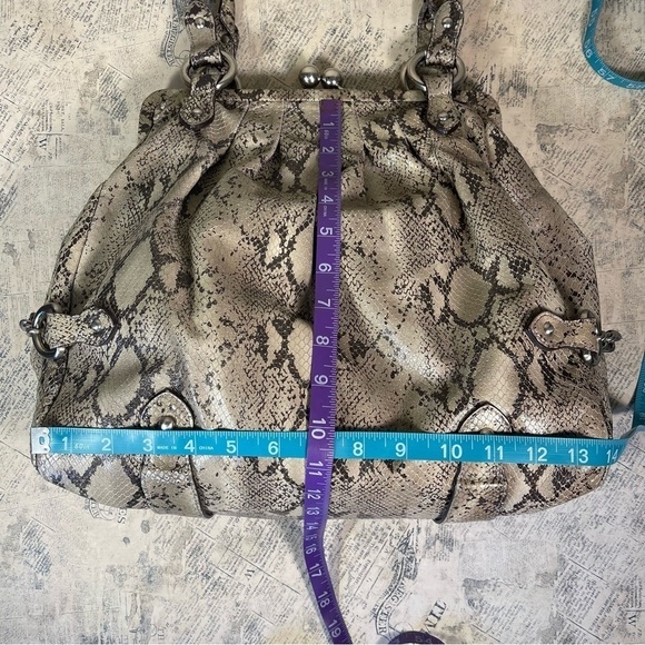 Kenneth Cole Snake Embossed Leather Bag with Kiss-lock Closure - Picture 11 of 13